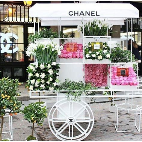 Chanel Flower Cart 